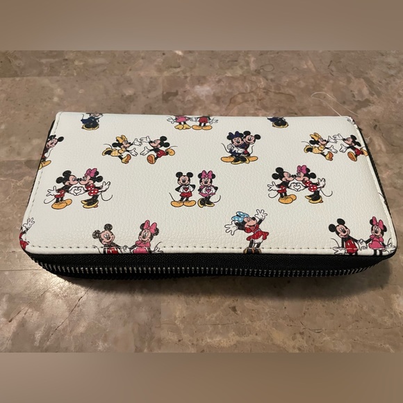 Minnie Mouse Disney Brand Wallet - NWT. - Picture 6 of 10